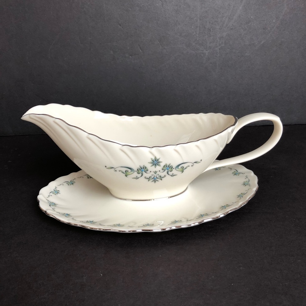 Lenox "Melissa" Gravy Boat with Attached Underplate NWOT